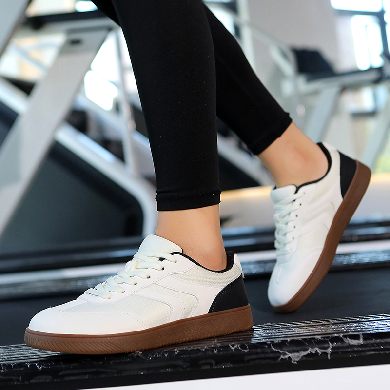 Buty z szerokim noskiem unisex – Outdoor Sport Court recenzja i cena